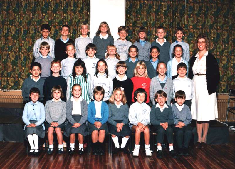 The 1990 class of Mrs Helen Taylor