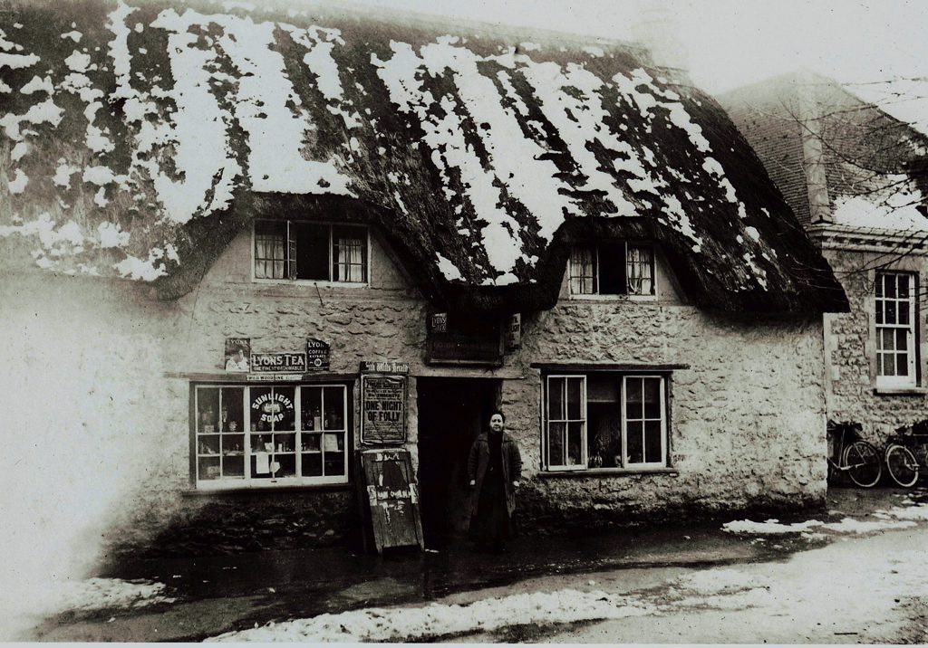 The thatched shop circa 1940s - courtesy of Shrivenham Heritage Society