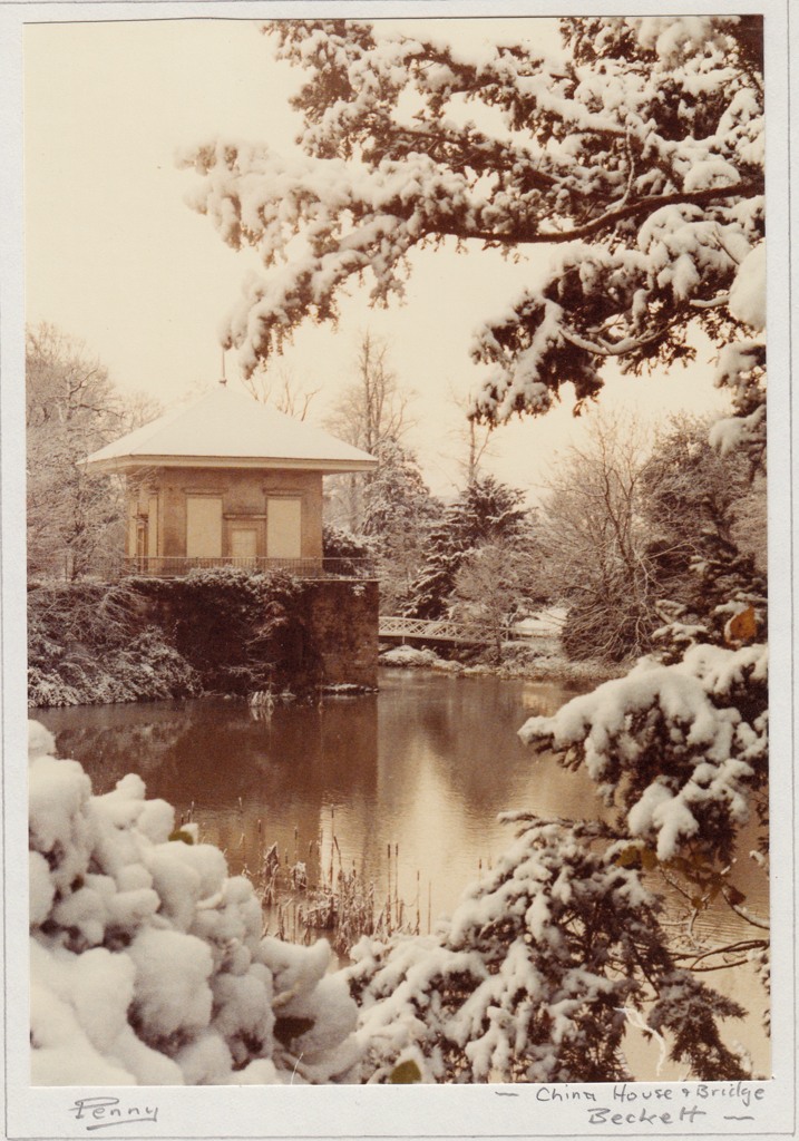 Photo of the Summer House at Beckett by Mervyn Penny