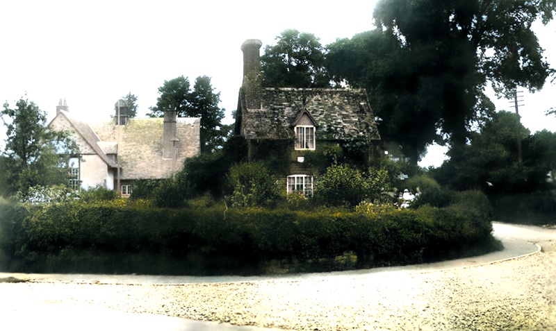 Well Cottage on the corner of Steppingstones Lane - School in the background. Photo courtesy of Richard & Jane Elson