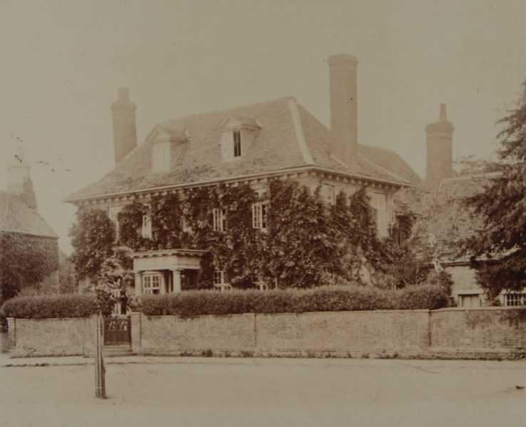 Elm Tree House, Shrivenham circa 1910. The house was built by Richard Eyloe in 1704