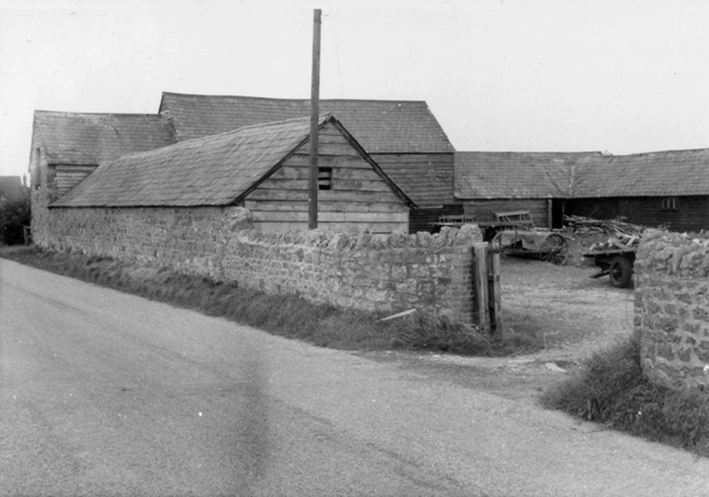 Cowleaze Farm Yard from the road. Photo from the 1950s taken by Roye England, Founder of the Pendon Museum, Long Wittenham